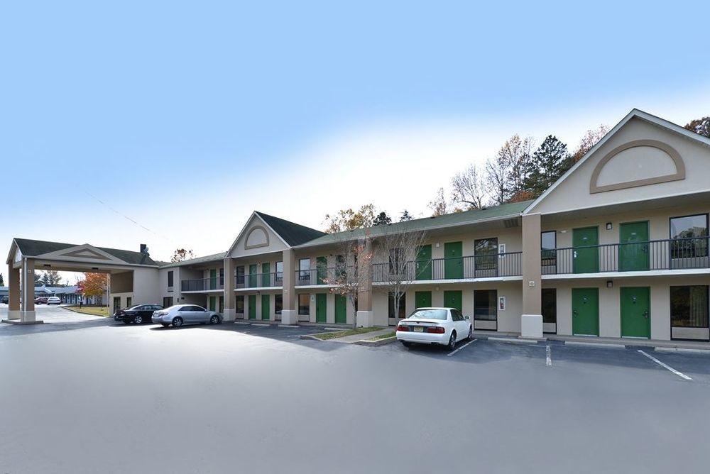 Towneplace Suites By Marriott Greensboro Coliseum Area Exterior foto